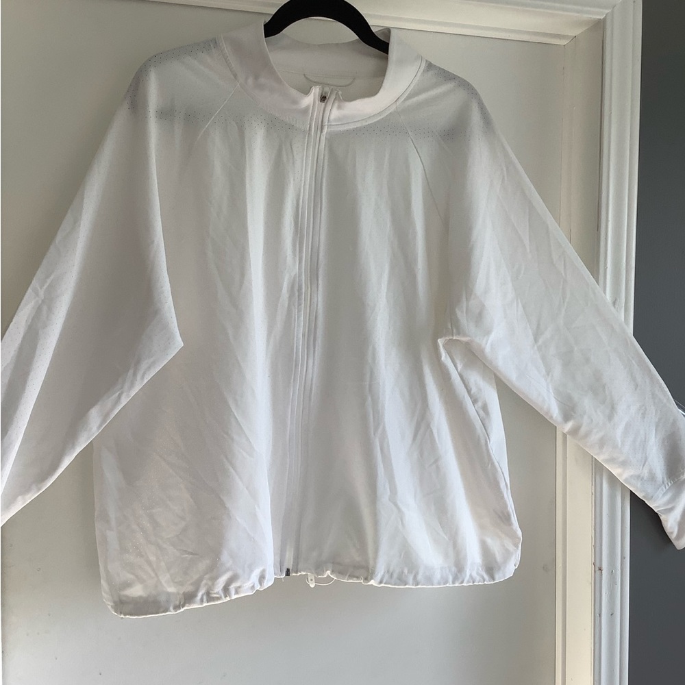 NWOT Women’s plus Sz 2X white lightweight jacket/activewear